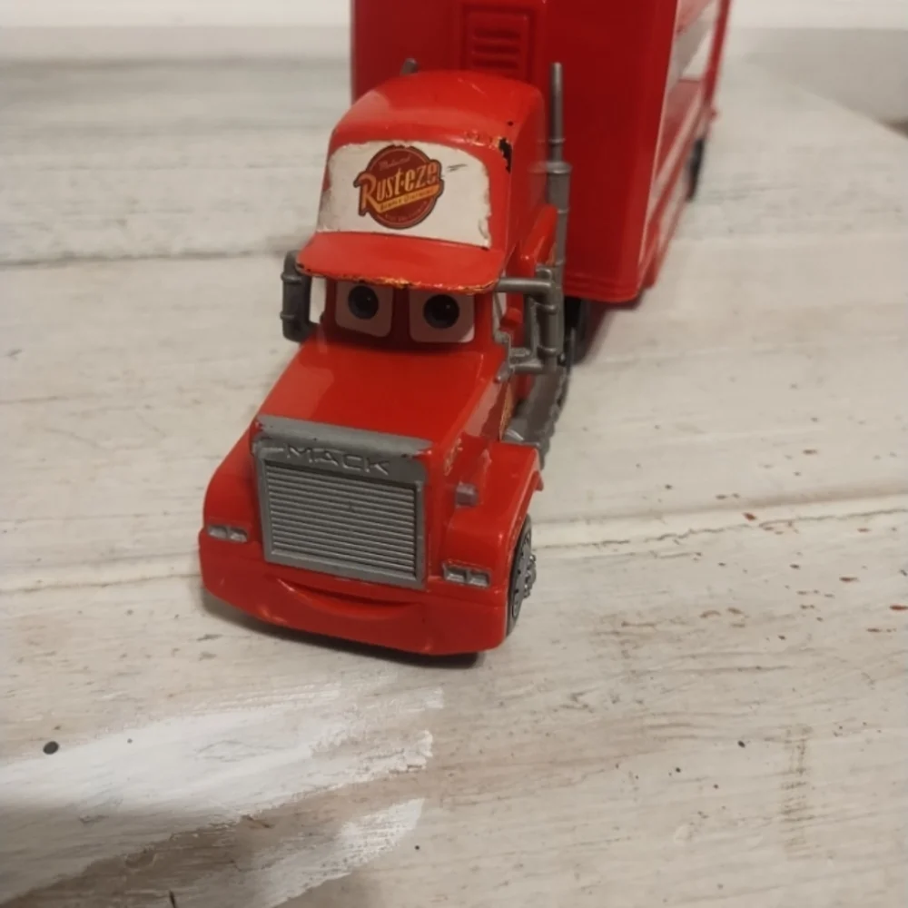 Lot9tow Mater Brown Disney/Pixar Cars 4